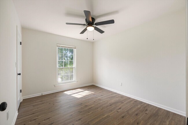 Building Photo - 4015 Shady Oak Dr