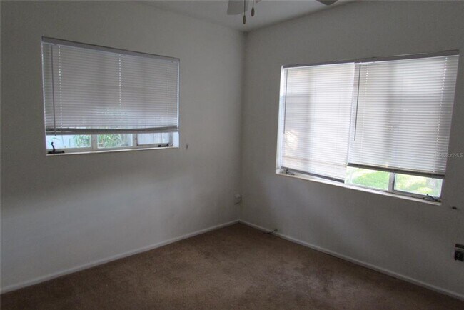 Building Photo - 550 Hartley Pl
