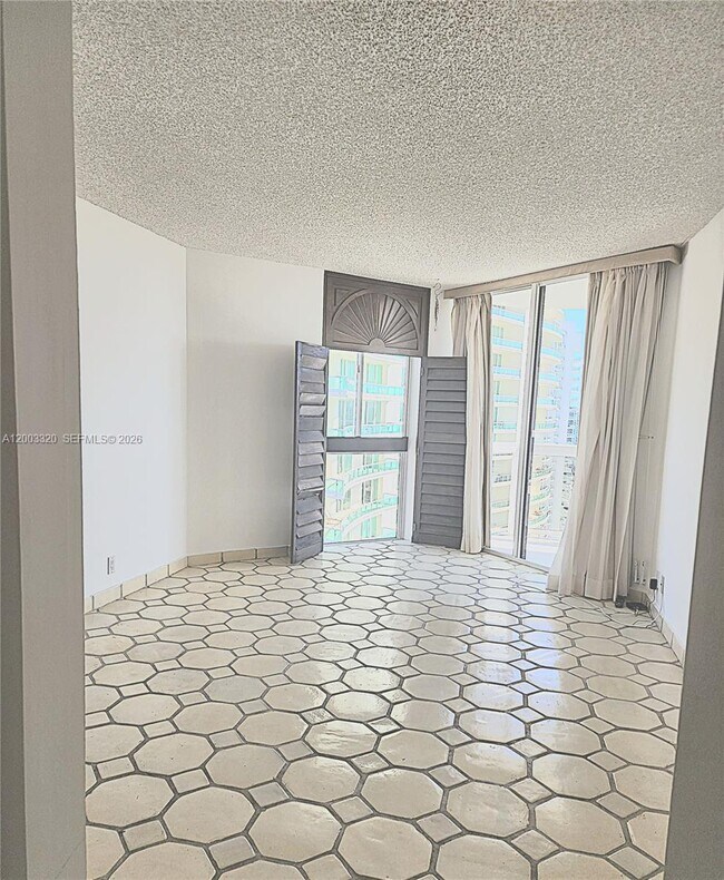 Building Photo - 20185 E Country Club Dr