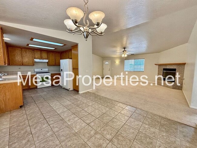 Building Photo - 14744 Hopland St