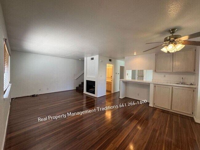 Building Photo - Stylish 3 Bed 2 Bath