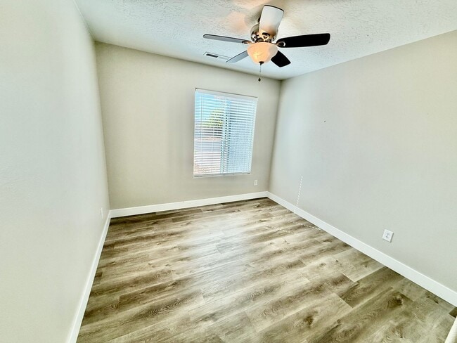 Building Photo - 389 E 500 S