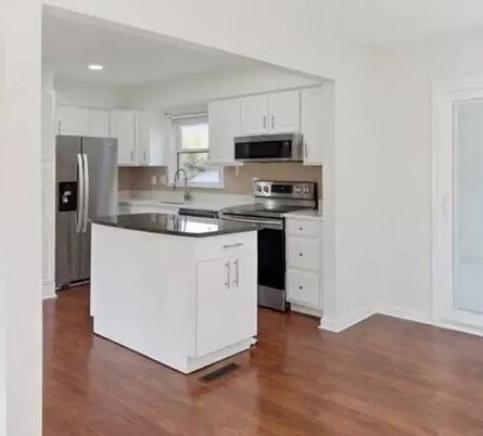 Building Photo - "Discover Comfort and Space in Charlotte: 4-Bed, 3-Bath Gem on Red Carriage Lane!"