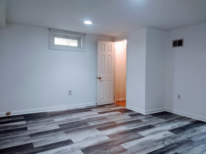 Building Photo - 8312 Dalesford Rd