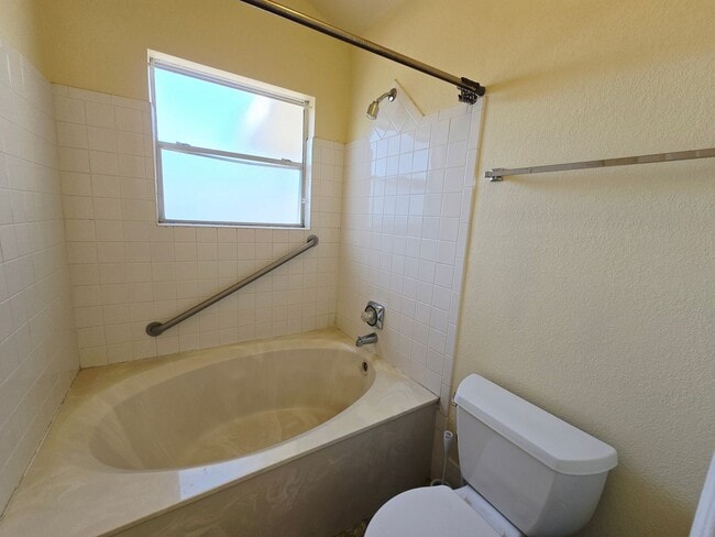 Building Photo - Charming 3 Bedroom, 2 bath Home in West El...