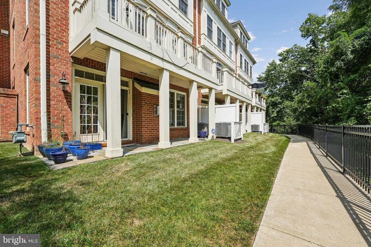 Building Photo - 10669 Yorktown Ct