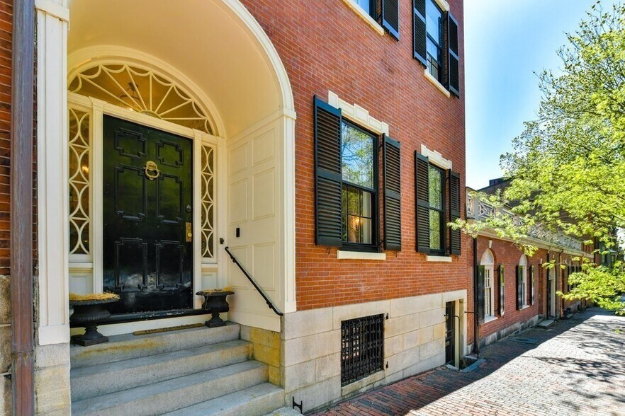 Building Photo - 48 Mount Vernon St