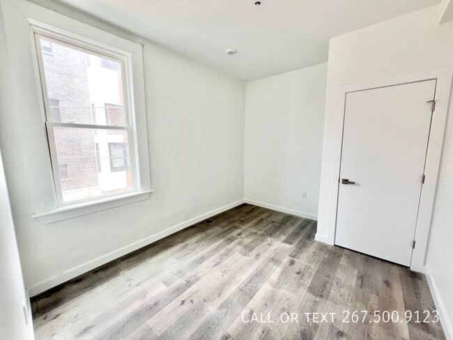 Building Photo - Beautiful, renovated 1BR unit located in F...