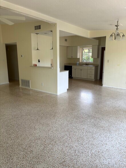 Building Photo - 1200 Tanager Dr