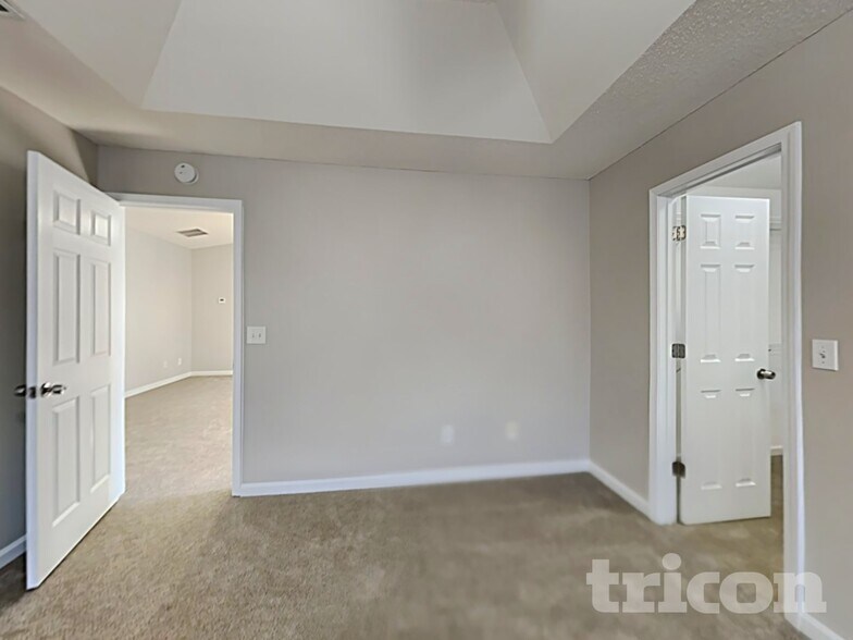 Building Photo - 208 Ravenwood Ct