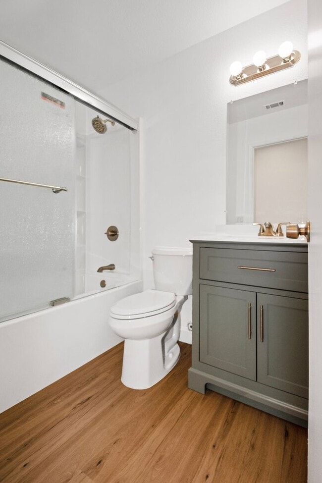 Building Photo - 3/2 Remodeled Home with Large Fenced Yard