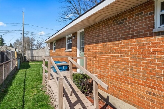 Building Photo - 317 Hypathia Ave