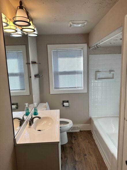 Building Photo - 2316 S Carpenter St