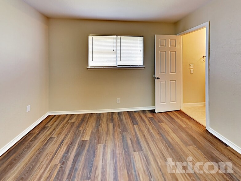 Building Photo - 8415 Glen Echo