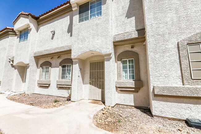 Building Photo - Cute FURNISHED 2 Bedroom Condo FOR RENT!