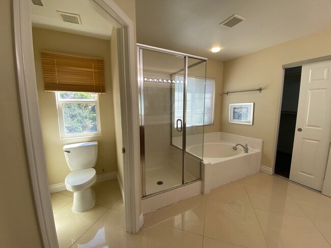 Building Photo - *Move in Special*2 story 4 Bedroom Home located in Amber Woods Community