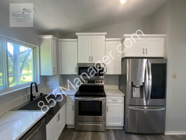 Building Photo - **COMING SOON AVAILABLE FOR SHOWINGS 10/8/...