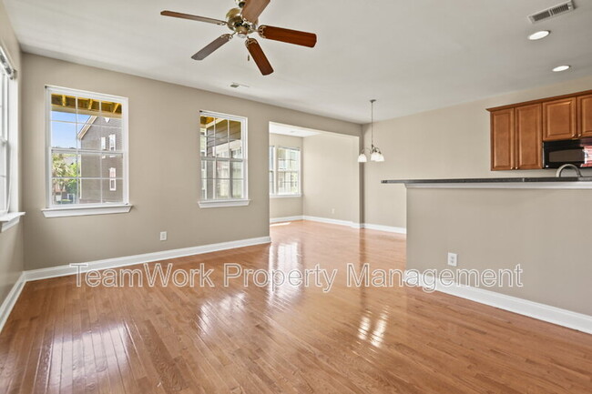 Building Photo - 9034 Parlor Dr