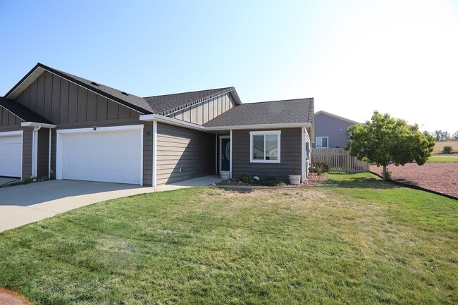 Primary Photo - Newer patio home