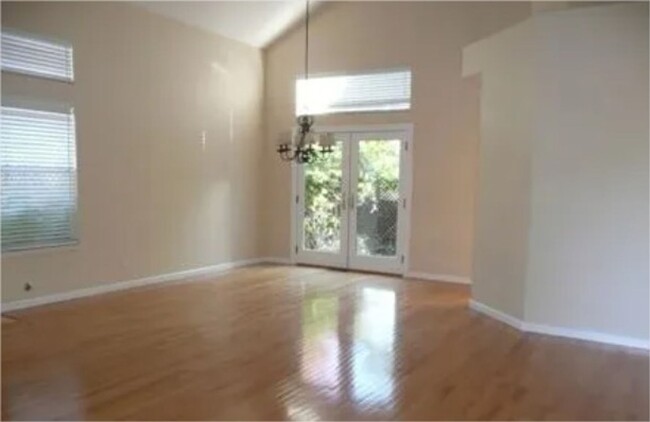 Building Photo - 3 Bedroom Home in NW Santa Rosa