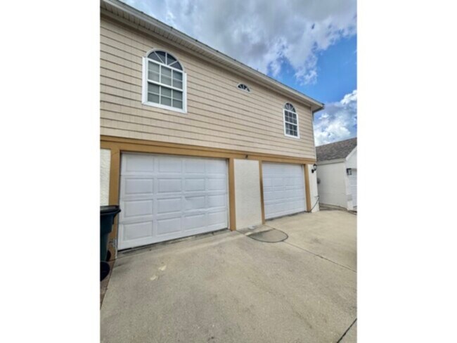 Primary Photo - Available Now! 3 Bedroom, 2 Bath. Furnishe...