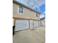 Building Photo - Available Now! 3 Bedroom, 2 Bath. Furnishe...
