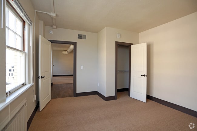 2BR, 1BA - 780 SF - Tammen Hall Senior Living 62+ Income Restrict