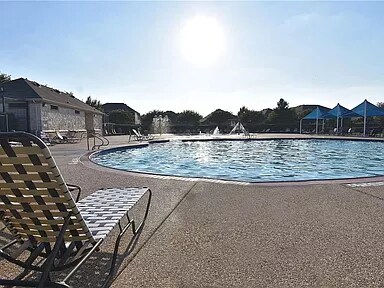 Building Photo - 8911 Valley River Dr