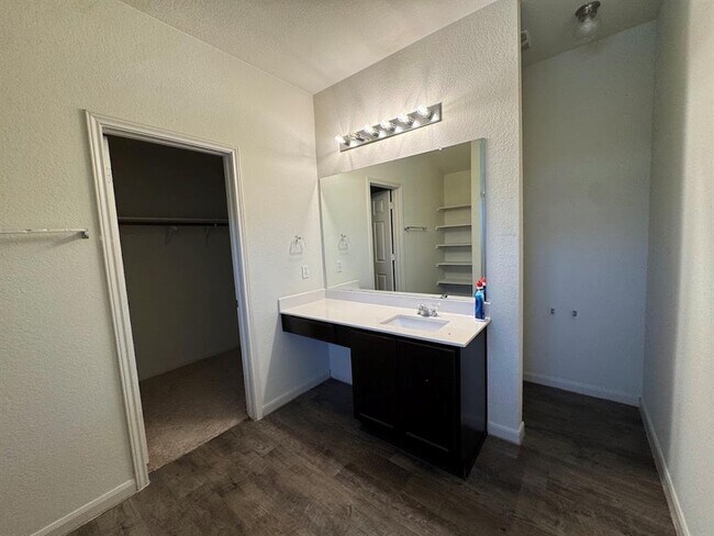 Building Photo - 376 Musgrav