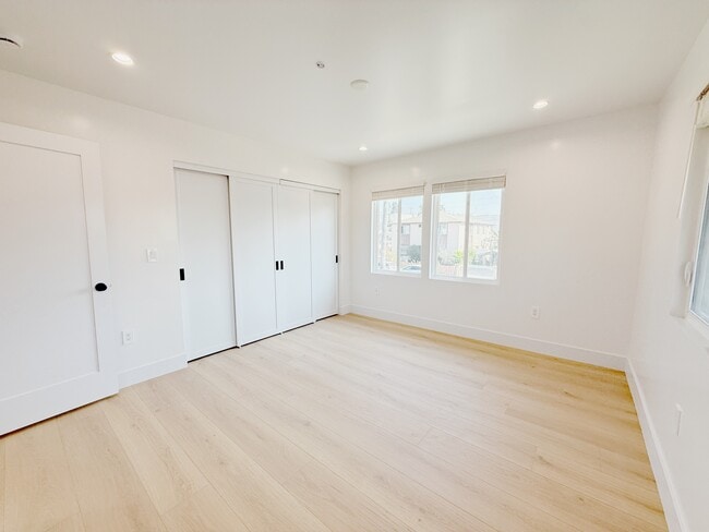 Building Photo - 129 N Vendome St