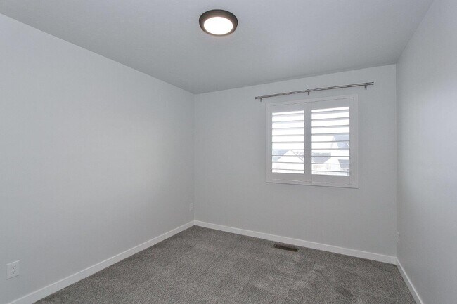 Building Photo - 6587 S Memory Wy