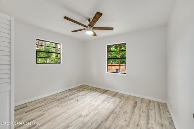 Building Photo - 1919 Poinsetta Blvd