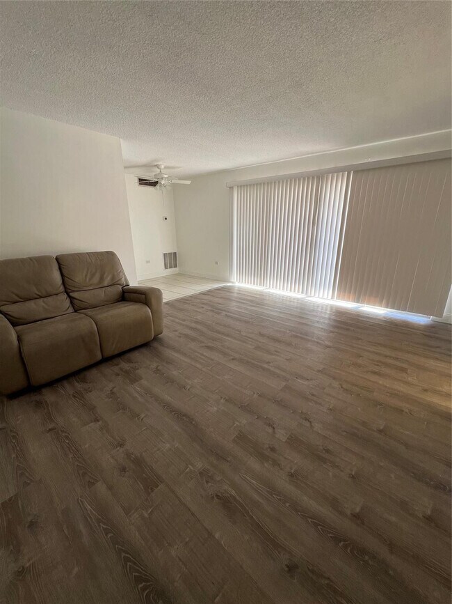 Building Photo - 2797 NE 51st St