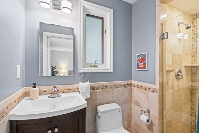 Building Photo - 5191 Linnean Terrace NW