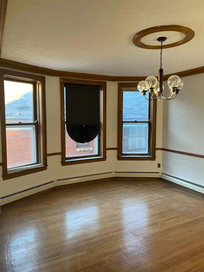 Building Photo - 5839 W Midway Park