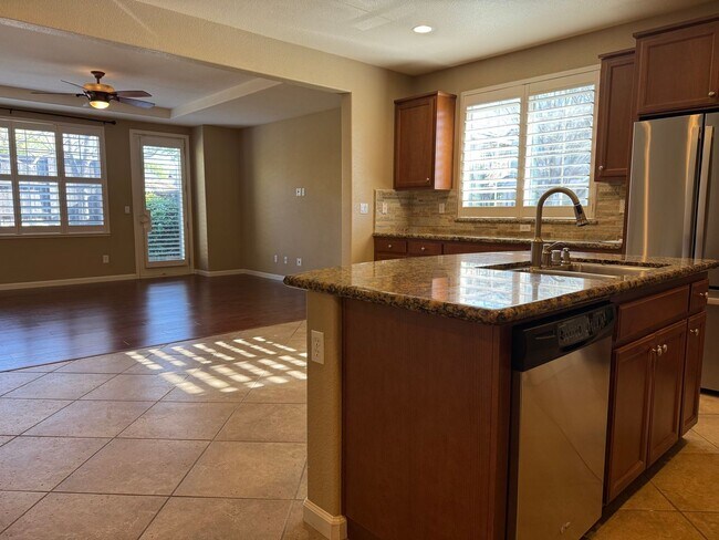 Building Photo - Beautiful 3 bedroom in Whitney Ranch