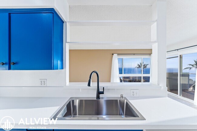 Building Photo - Stunning Ocean Views! 1 Bedroom Condo Avai...