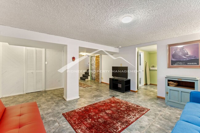 Building Photo - Lovely 3 bedroom home in the Highlands Nei...