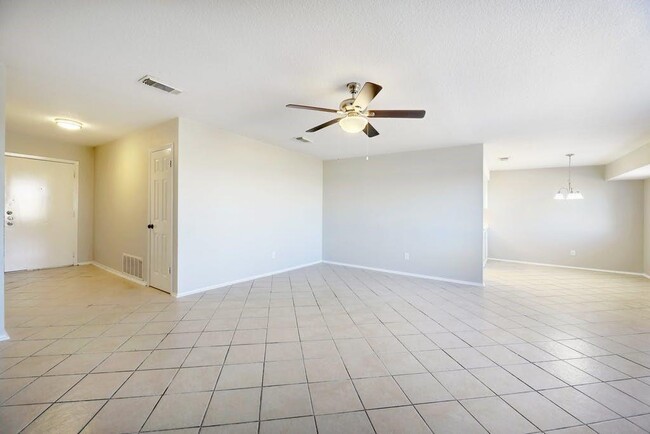 Building Photo - 1214 Doonesbury Dr