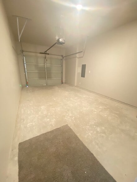 Garage - 2211 Wellington St