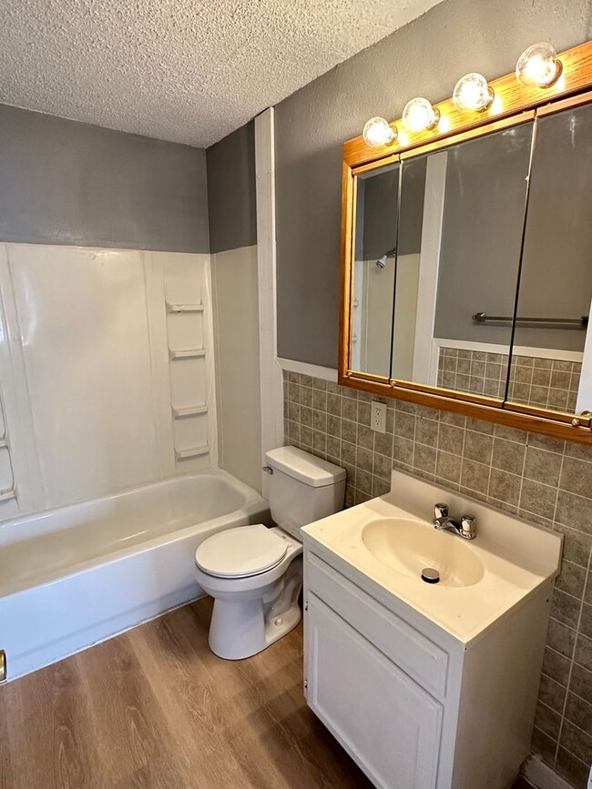 Building Photo - 2 Bedroom Duplex Near Downtown San Angelo!!