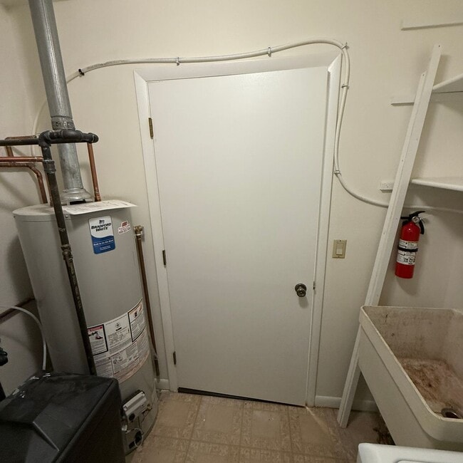 Building Photo - 213-217 N Thompson Rd