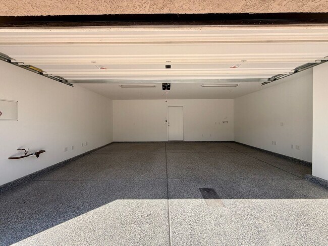 Building Photo - 4 BED 3 BATH 2 CAR GARAGE TOWNHOUSE + LOFT ON CORNER LOT w/ BALCONY