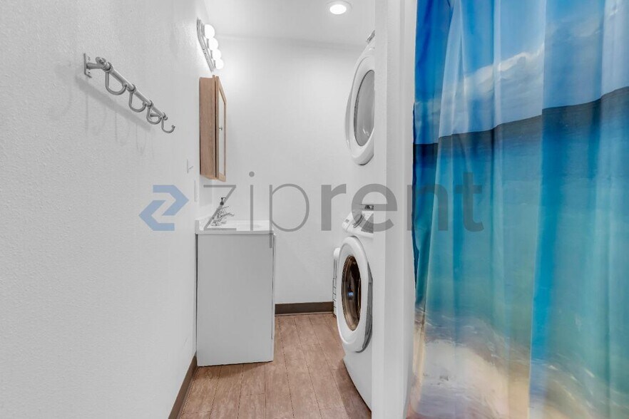 Building Photo - 6035 NE 17th Ave