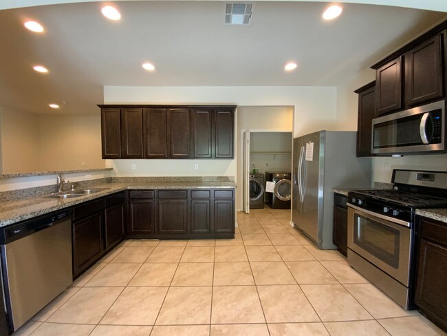 Building Photo - 4 Bedroom Home Available in Juan Tabo Hills!