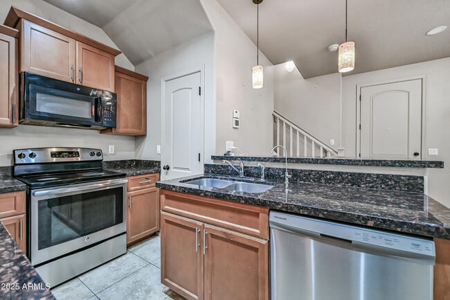 Building Photo - 2060 E Heartwood Ln