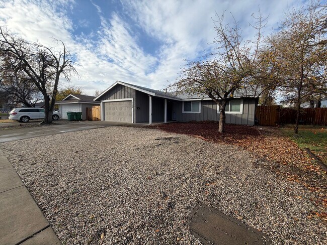 Building Photo - Upgrade Your Living: Spacious 4-Bedroom Ho...
