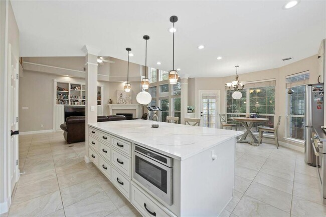 Building Photo - 10700 Hastings Ln