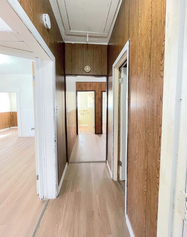 Building Photo - 3 Bed, 2 Bath Bungalow