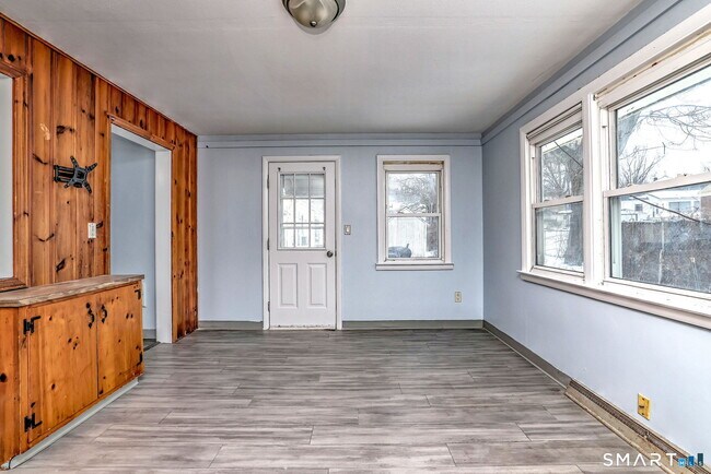 Building Photo - 106 Higbie Dr